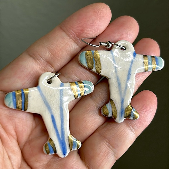 🖤Handmade porcelain Airplane ✈️ dangle earrings - Picture 1 of 8